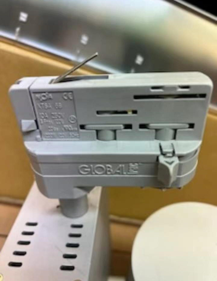 How to Replace LED Track Light Fixture in a Shop Retail Store - iLed